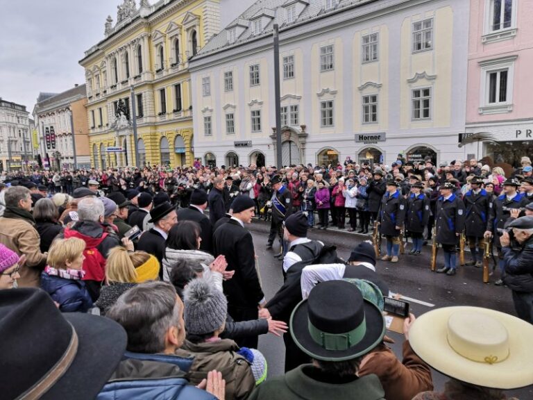 Prangerschuetzen Molln mit Thomas Steltzer Landeshauptmann OOe Molln 2019 01 3 800x800 equal