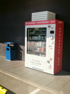 Home 17 24 Stunden Apotheken-Box vor der Nationalpark Apotheke Molln