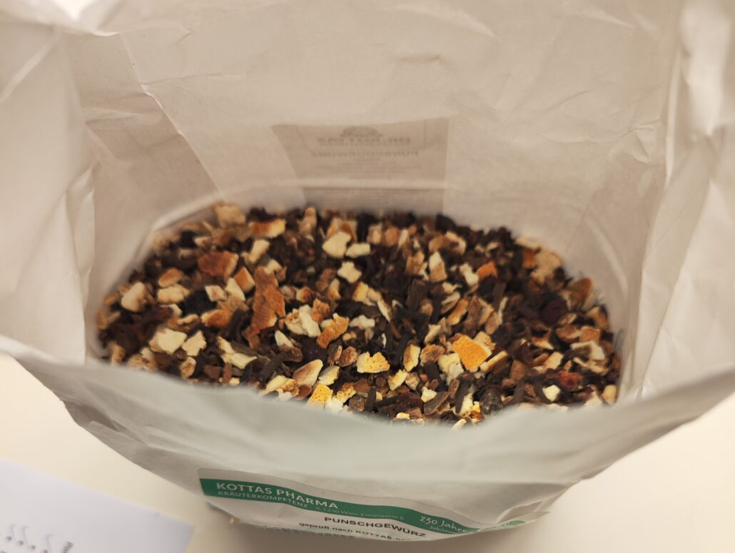 Punschstand 2025 Apotheke Molln 1