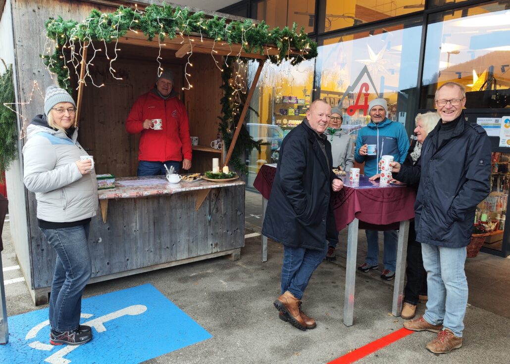 Punschstand 2025 Apotheke Molln 11