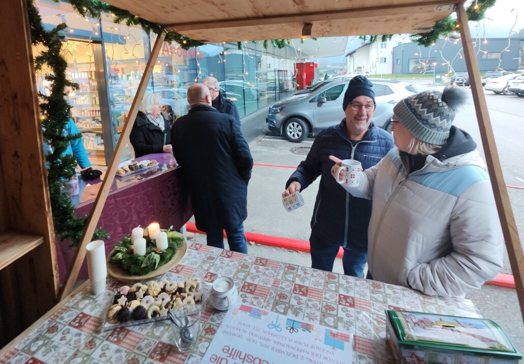 Punschstand 2025 Apotheke Molln 2